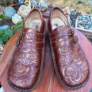 Alegria size 9 Brown and Gold Clogs with Embossed Floral Design